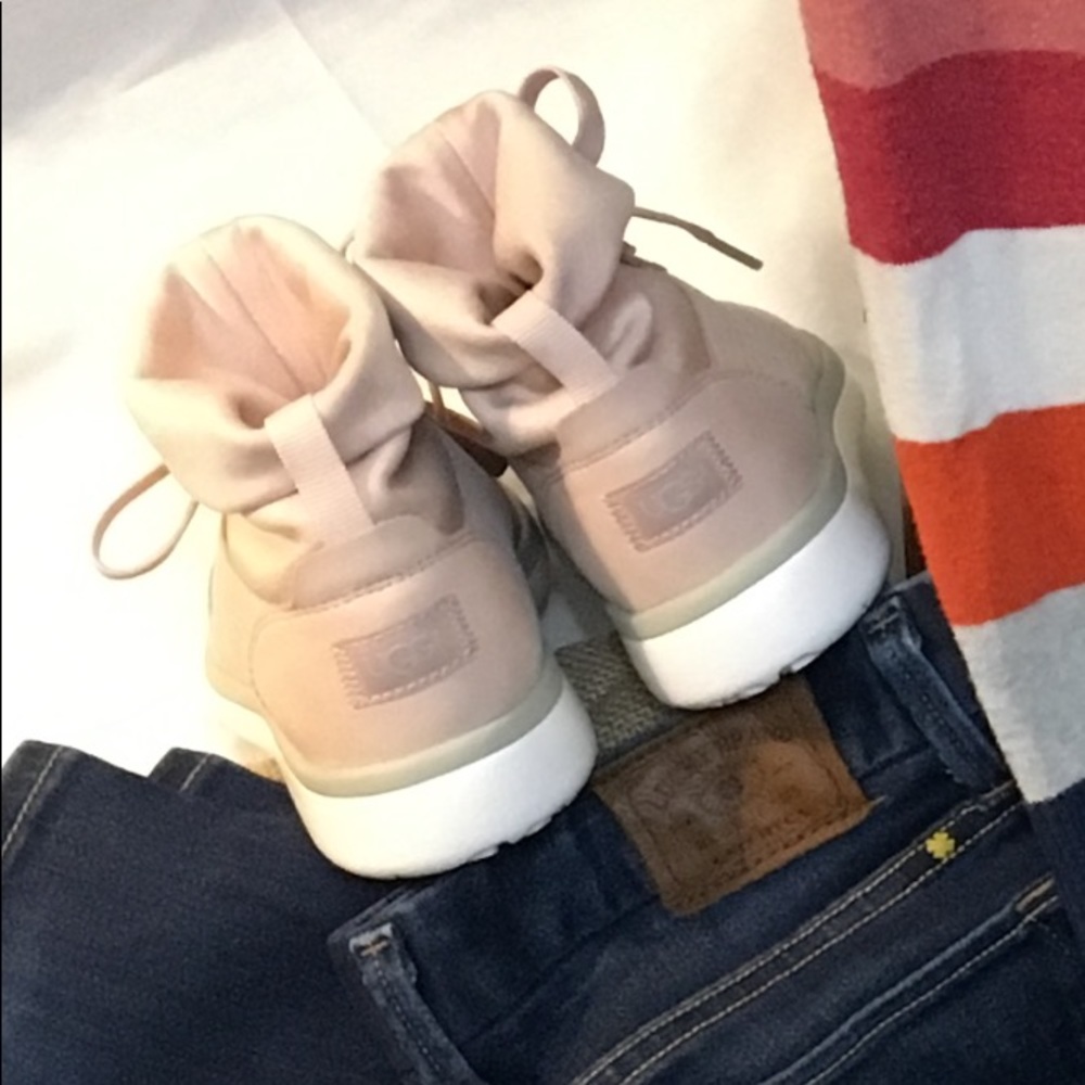 🌵UGG Ankle Boot Islay Super Soft Leather Sneaker Sz 5 - Picture 2 of 7